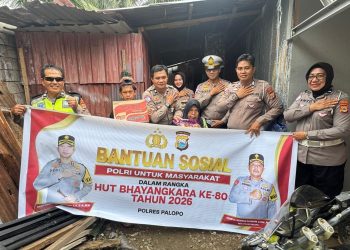 Dalam Rangka HUT Bhayangkara Ke-80, Satlantas Polres Palopo Bagi Sembako ke Warga Kurang Mampu