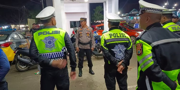 Personel Polres Wajo Laksanakan  Apel Persiapan Pam Penjemputan Jamaah Haji