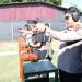 Tingkatkan Kemampuan dan Keterampilan Personel Dalam Penggunaan Senpi, Kapolrestabes Makassar Gelar Latihan Menembak
