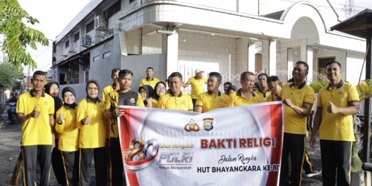 Personel Polres Pinrang Gelar Bakti Religi Dalam Rangka HUT Bhayangkara ke-80