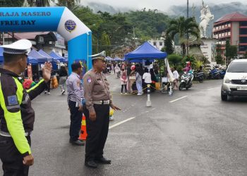 Personel Polres Tator Melakukan Pengamanan dan Gatur Lalin di Car Free Day