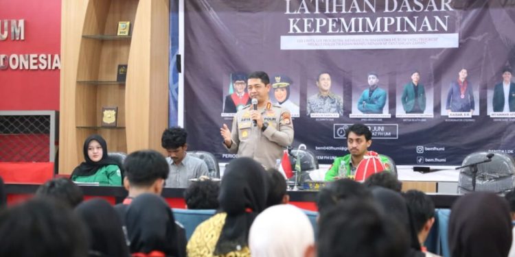 Kapolrestabes Makassar Hadiri Latihan Dasar Kepemimpinan  BEM Fakultas Hukum UMI