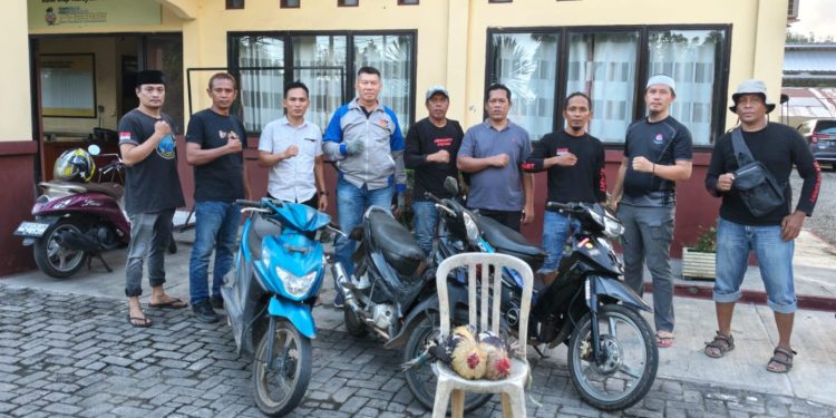 Timsus Polsek Gantarang Polres Bulukumba Gerebek Lokasi Judi, 3 Motor dan 2 Ayam Diamankan