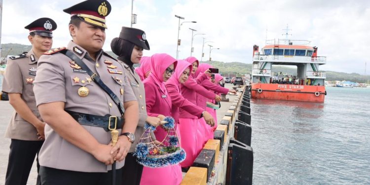 Peringati HUT Bhayangkara ke-80, Kapolres Selayar Ziarah dan Tabur Bunga di TMP Barugaia