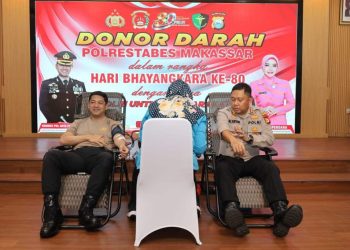 Kapolrestabes Makassar bersama Personel Donor Darah Dalam Rangka Hari Bhayangkara ke-80