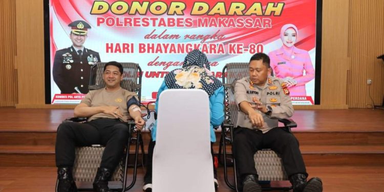 Kapolrestabes Makassar bersama Personel Donor Darah Dalam Rangka Hari Bhayangkara ke-80