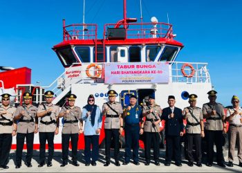 Peringati Hari Bhayangkara Ke-80, Kapolres Parepare Tabur Bunga di Pelabuhan Cappa Ujung