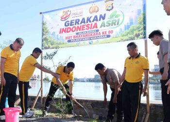 Dalam Rangka Hari Bhayangkara ke-80, Kapolrestabes Makassar Pimpin Penanaman Pohon