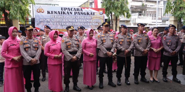 Kapolres Parepare Pimpin Upacara Kenaikan Pangkat 88 Personel Polri