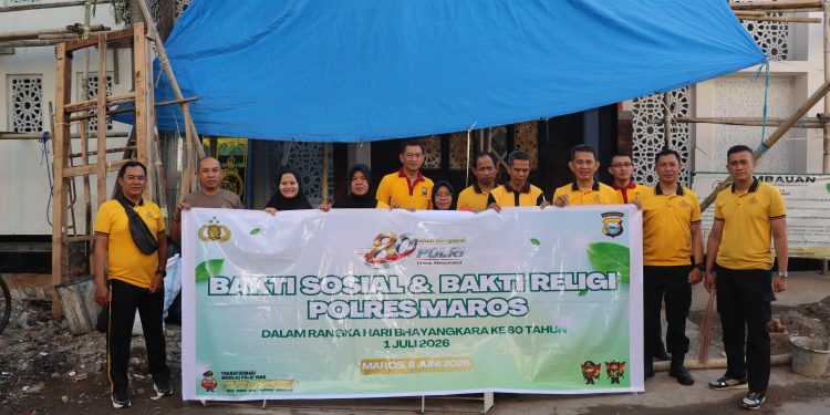 Jelang Hari Bhayangkara, Personel Polres Maros Bersihkan  Rumah Ibadah