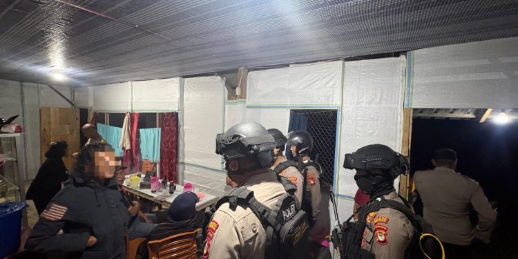 Tindak Lanjuti Laporan Warga, Personel Polres Tator Datangi Warung Yang Buka Hingga Larut Malam