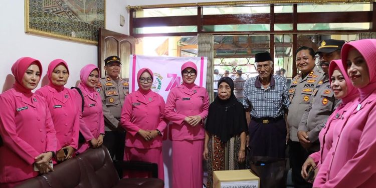 Peringati Hari Bhayangkara ke-80, Kapolres Selayar bersama Ketua Bhayangkari Anjangsana ke Purnawiran
