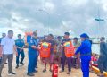 Sat Polairud Polres Selayar Sosialisasi Keselamatan Pelayaran dan Bagikan Life Jacket