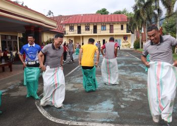 Semarak HUT Bhayangkara ke-80, Kapolres Tana Toraja Kompak Ikut Lomba Dengan Personel