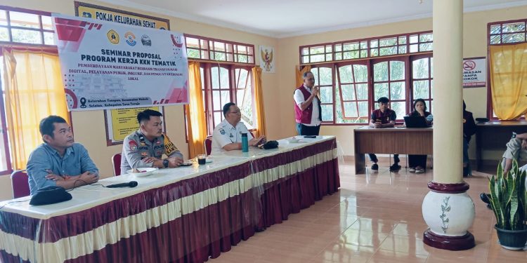 Bhabinkamtibmas Polsek Makale Sampaikan Himbauan Kamtibmas ke Mahasiswa KKNT UKI Toraja