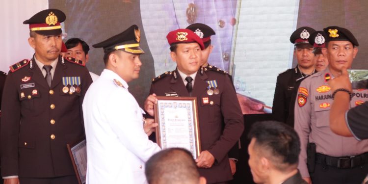 Gagalkan Peredaran 40 Kg Narkotika, Kapolsek KPN Bersama Jajaran Terima Penghargaan di Hari Bhayangkara Ke-80