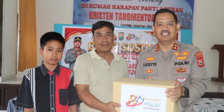Perkuat Kepedulian dan Semangat di Hari Bhayangkara Ke-80, Kapolres Torut Baksos di Panti Asuhan Tangmentoe