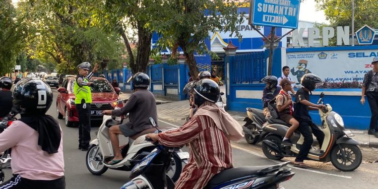Beri Pelayanan Terbaik ke Masyarakat, Satlantas Polres Parepare Gatur di Sejumlah Titik