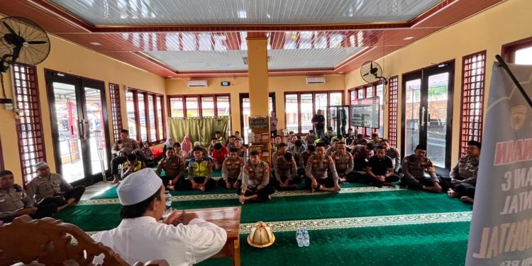 Perkuat Karakter dan Spiritual, Polres Tana Toraja Gelar Pembinaan Rohani dan Mental Bagi Personel