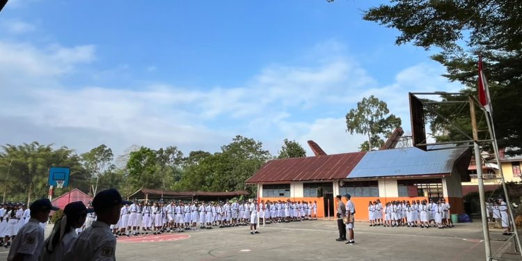 Bangun Generasi Muda Berkarakter, Sat Binmas Polres Tana Toraja Beri Edukasi di SMP Katolik Sangalla