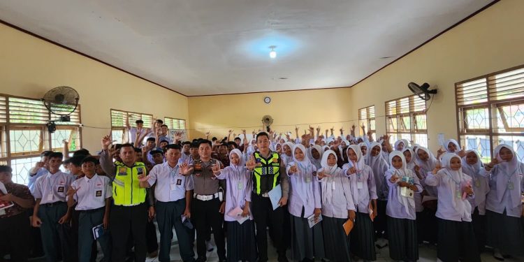 Satlantas Polres Luwu Bekali Pelajar Disiplin Lalu Lintas dan Waspada Bahaya Kecanduan Game