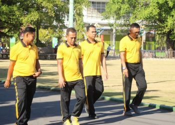 Jaga Kebugaran Tubuh, Waka Polres Parepare bersama Personel Lakukan Olahraga