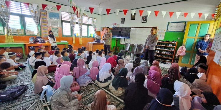 Personel Polres Tana Toraja Bekali Pelajar dengan Edukasi Kamtibmas