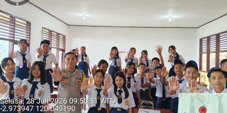 Cegah Bahaya Narkoba, Bhabinkamtibmas Polsek Tondon Nanggala Gelar Sosialisasi di SMPN 3 Satap Nanggala​
