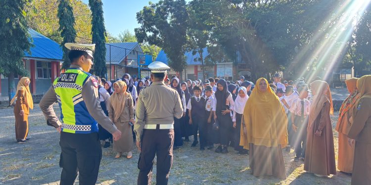 Personel Satlantas Polres Jeneponto Sosialisasi Tertib Lalin ke Pelajar di Sekolah Secara Serentak