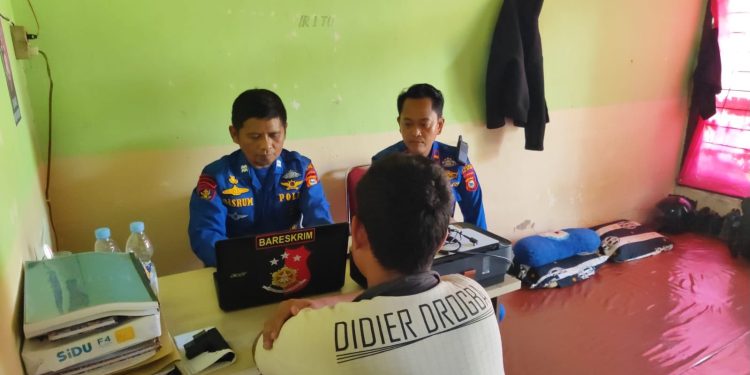 Personel Polres Kepulauan Selayar Periksa Nahkoda dan ABK KLM Nurul Salsa