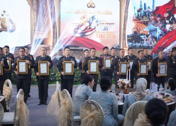 Kapolres Pinrang bersama 16 Personel Terima Penghargaan Dari Kapolda Sulsel di Momen Hari Bhayangkara ke-80