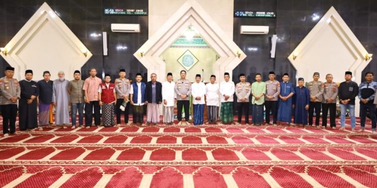 Safari Subuh di Masjid Baiturahman Panakukang, Kapolrestabes Makassar Ajak Warga Support Kepolisian