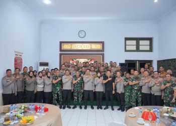 Kapolrestabes Makassar bersama PJU dan Kapolres Pelabuhan Silaturahmi Dengan Dandim 1408