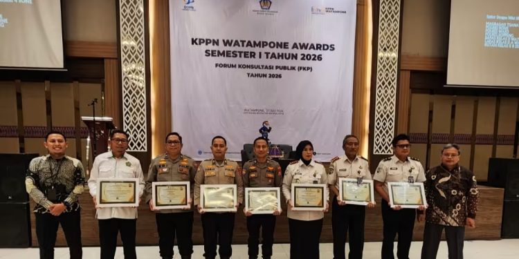 Kasi Keu Polres Wajo Terima Tiga Penghargaan Sekaligus Saat Ajang KPPN Awards Semester I