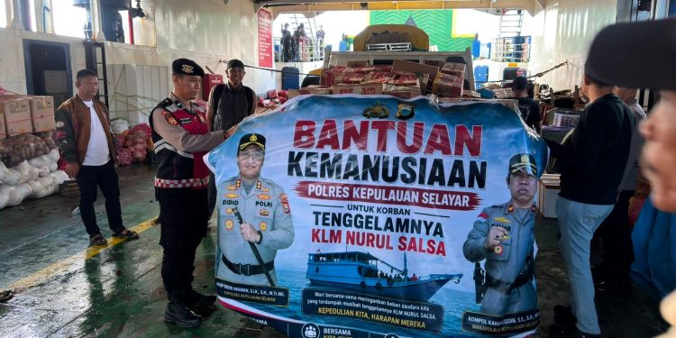 Polres Kepulauan Selayar Kirim Bantuan Logistik untuk Korban KLM Nurul Salsa di Pulau Jampea