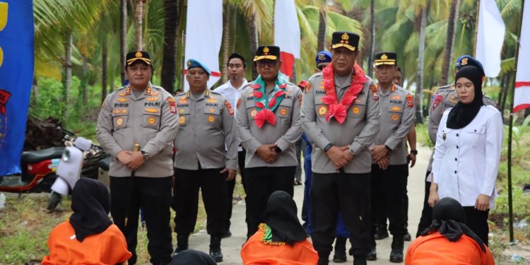 Kapolda Sulsel Resmikan Pos Polairud di Pulau Jinato Takabonerate Selayar