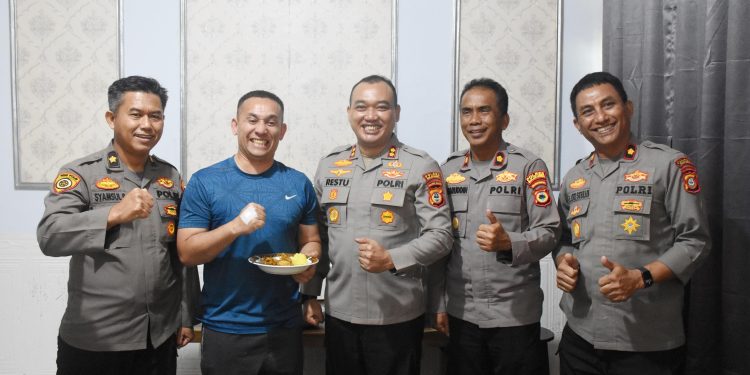 Wujud Soliditas TNI–Polri, Kapolres Bulukumba Beri Kejutan di Hari Ultah Dandim