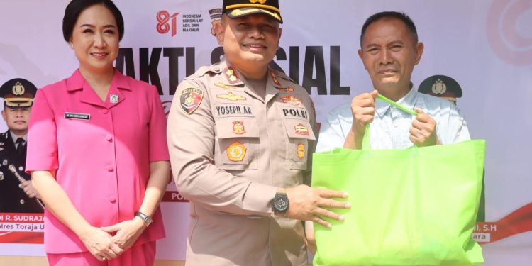 Kapolres Torut bersama Ketua Bhayangkari Gelar Baksos Semarak HUT Ke-81 RI
