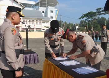 Penyegaran Struktur Organisasi, Kapolres Toraja Utara Pimpin Sertijab Kapolsek dan Lantik Kasi Humas