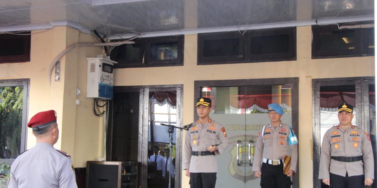 Kapolres Parepare Pimpin Upacara Kenaikan Pangkat Pengabdian Anggota