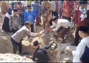 Wujud Kehadiran Polri, Personel Polres Tator Hadiri Peletakan Batu Pertama Masjid Al-Mustaidah