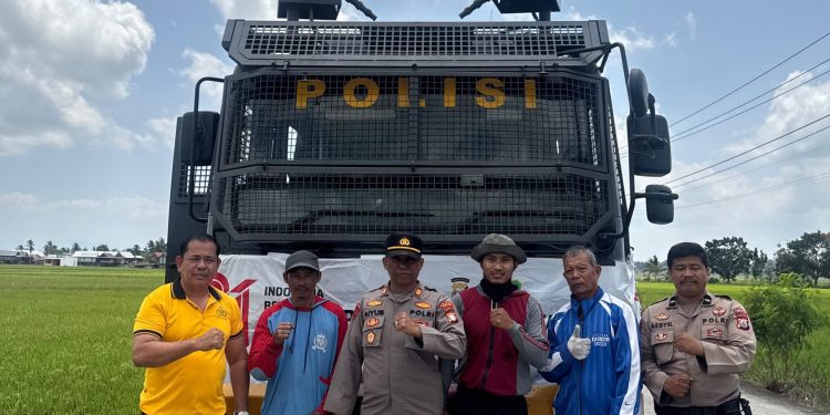 Kemarau Melanda, Kapolres Sidrap Turunkan Water Cannon Untuk Aliri Sawah Warga
