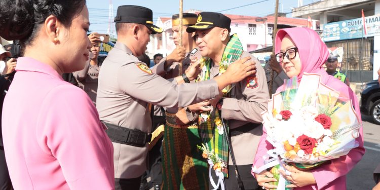Tiba di Polres Sidrap, AKBP Indra Waspada Disambut Dengan Sejumlah Tradisi
