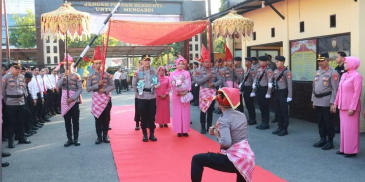 Tradisi Penyambutan Penuh Kehormatan, AKBP Ginanjar Fitriadi Resmi Jabat Kapolres Takalar