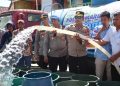 Hadir di Tengah Masyarakat, Waka Polres Maros Pimpin Penyaluran Air Bersih di Bontoa