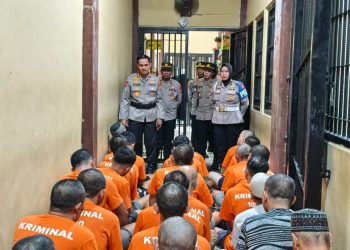 Kapolresta Gowa Tinjau Ruang Tahanan, Sampaikan Pesan Moral dan Harapan Baru