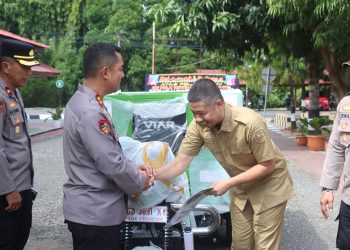 Dukung Gerakan Peduli Lingkungan, Kapolres Wajo Terima Secara Simbolis Armada Motor Sampah Roda Tiga Dari DLH