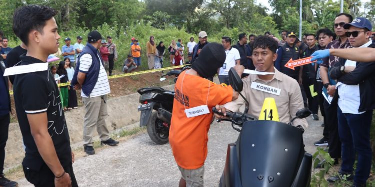 Satreskrim Polres Maros Gelar Rekonstruksi Kasus Pembunuhan Ojol di Tanralili