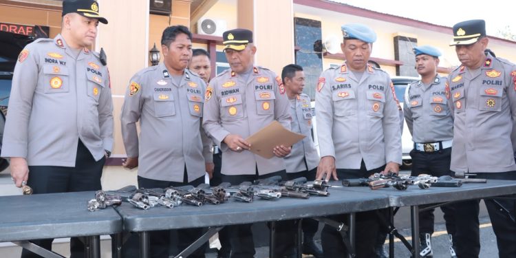 Antisipasi Penyalahgunaan Senjata Api, Kapolres Sidrap Cek Senpi Dinas Personel