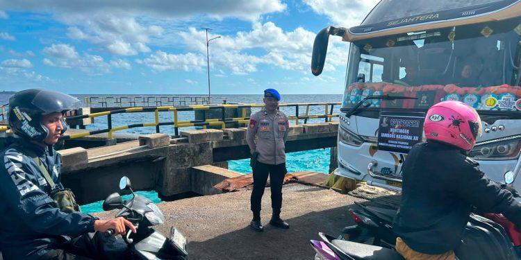 Personel Polres Selayar Beri Pelayanan dan Pengamanan di Kawasan Aktivitas Masyarakat dan Pelabuhan
